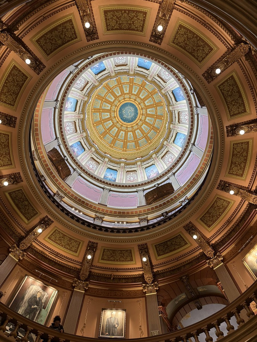 mrserinlaporte's tweet photo. 4th grade classes for Mrs. LaPorte, Mr. Pietrzak, and 4th grade virtual had a great time visiting the Capitol Building and Michigan History Museum today!
@NoviVillageOaks @NCSD @novivirtual https://t.co/2uYnKFCR77