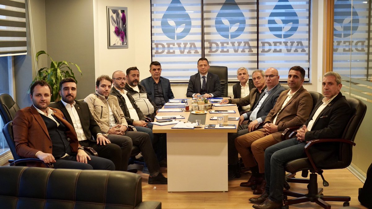KocaeliyeDEVA's tweet photo. Seçim çalışmalarımız kapsamında gerçekleştirdiğimiz toplantıda il başkanımız  Semih Taşveren ve ilçe başkanlarımız bir araya geldi. https://t.co/BDp3NfFiqM