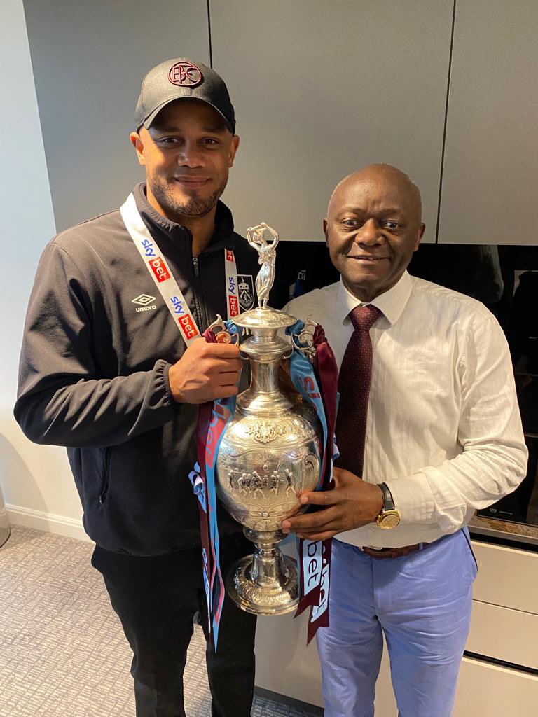 Burnley Champion!
Kompany Champion! 
Quelle fierté, quel bonheur de partager ces moments inoubliables…

#proud #fatherandson #Burnley #BurnleyFC #kompany #pkompany2023 #champion