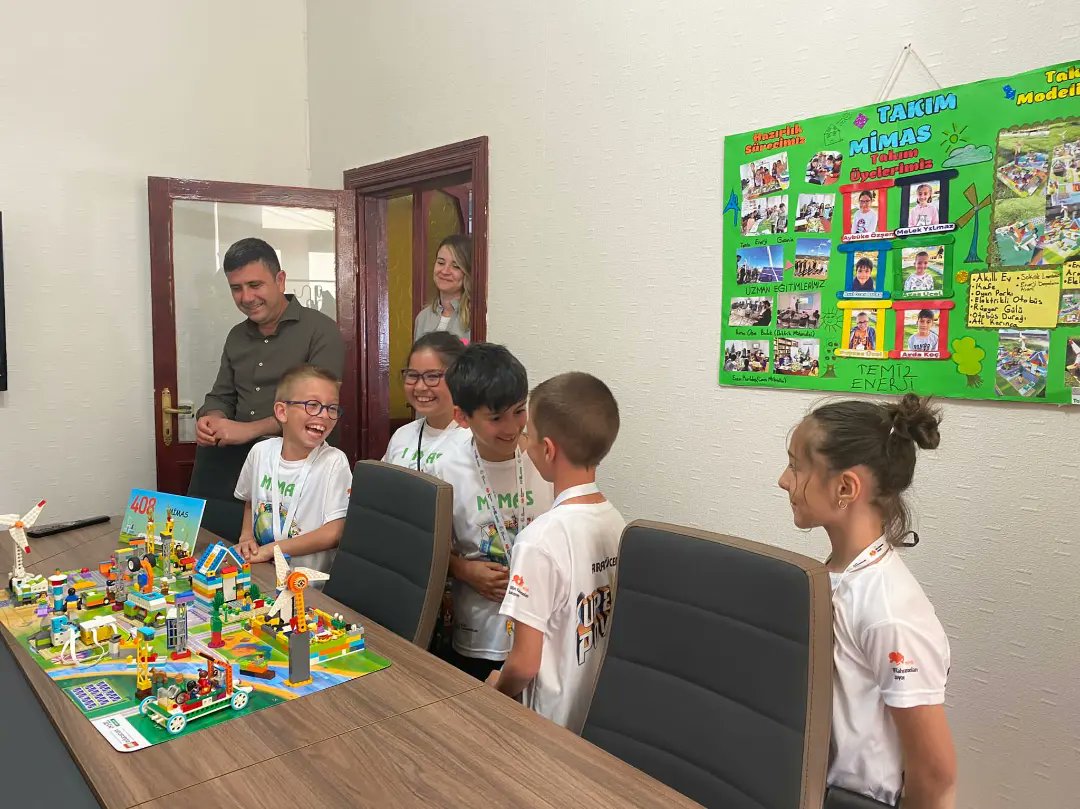 ilkaygirginerdg's tweet photo. Pazartesi enerjik başladı, tüm haftaya da pozitiflik aşıladı!
Öyle de bitiyor...
Onlar bizim çocuklarımız.
Meraklı, araştırmacı, sorgulayan, anlamaya çalışan, hemen inanmayan, şüphe duyan,öğrenen ve sözünü dinleten...+
#takımmimas #firstlego
#minikbilimkahramanlarıbuluşuyor https://t.co/gnO5YsSjpX