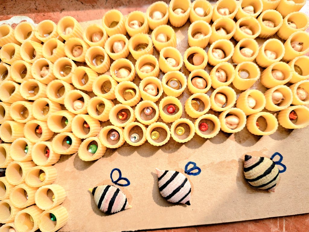 Les stages #steam de l'@unamur, c'est reparti... Pour ces vacances, un stage light en 3 jours (chimio oblige). Jour 1 : robots articulés (<a href="/GaetanoLICATA5/">Gaetano Licata</a> et <a href="/Kevin_Boel/">Boël Kevin</a>) et apiculture - #steamuli