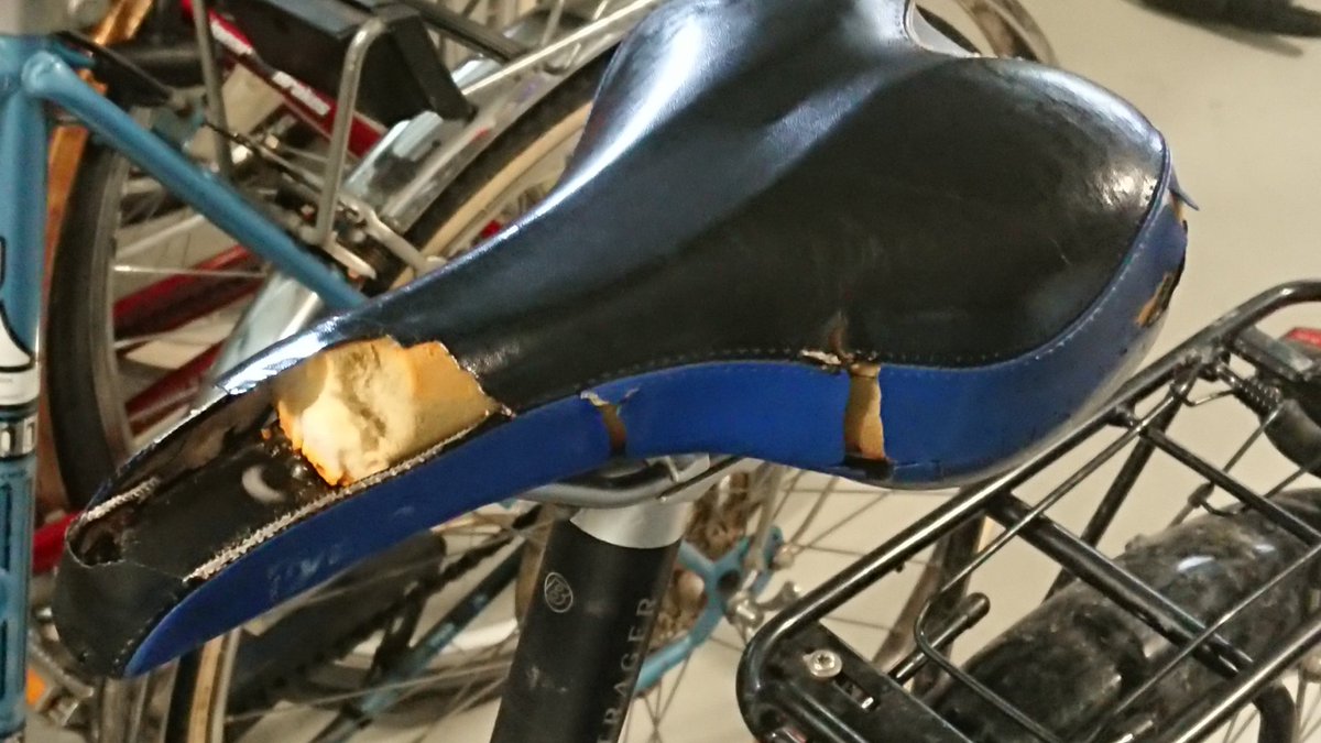 soodagyver's tweet photo. Saddle been dying for years, now the front fell off. Almost declared it's time to get a new one for this disaster of a bike, but invested an old rolled up sock and some duct tape. Perfect for at least another year. Also great theft protection: any other bike looks more desirable. https://t.co/FKOUUASscu