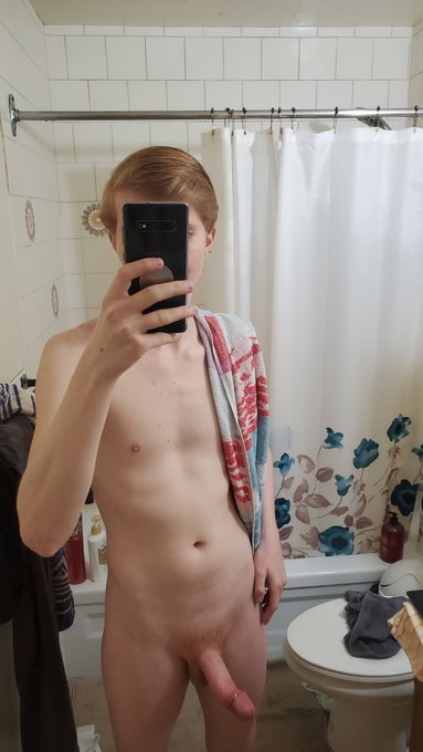 Some post shower wood 😆 https://t.co/cmFFJX4BOu