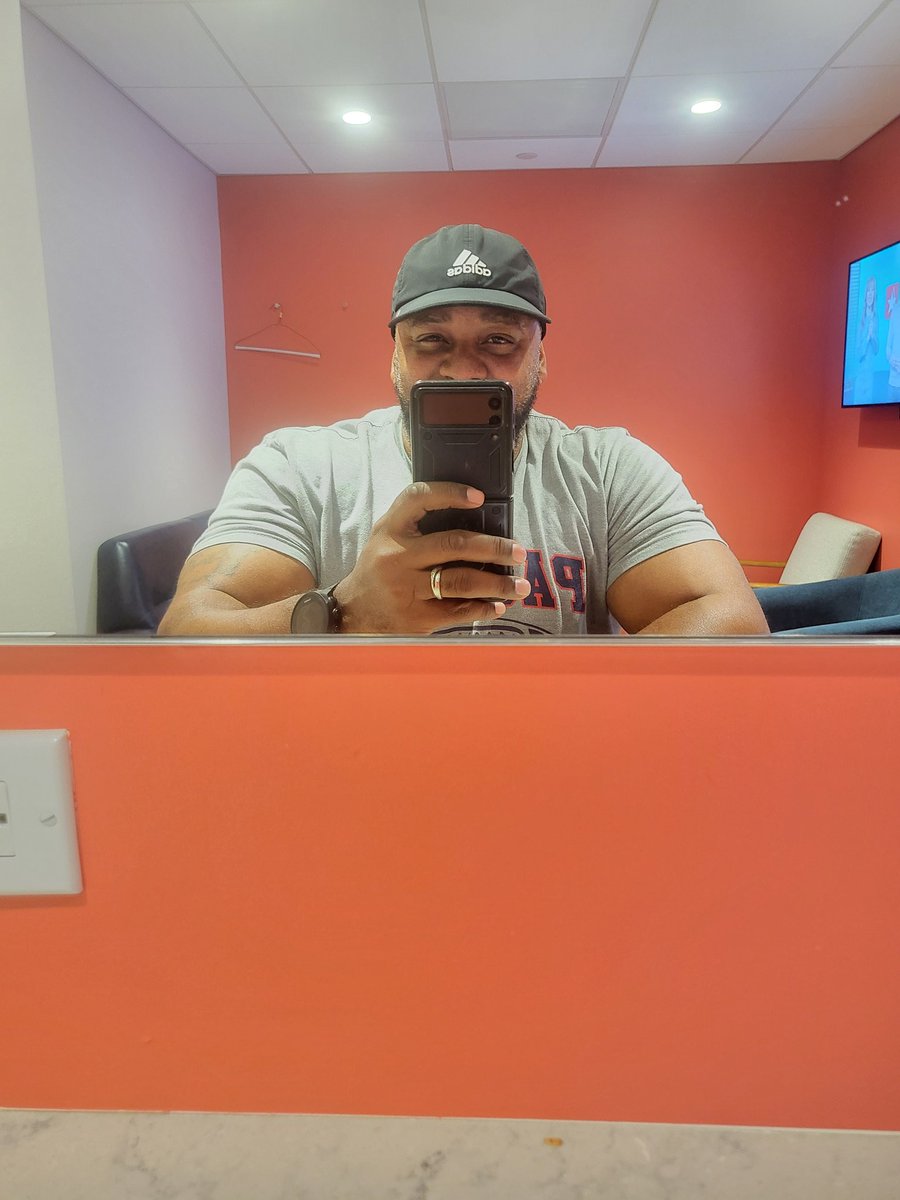 Kevrem4's tweet photo. When bored at work you will find silly shit to do!!🤣🤣 https://t.co/upQU0QcotX