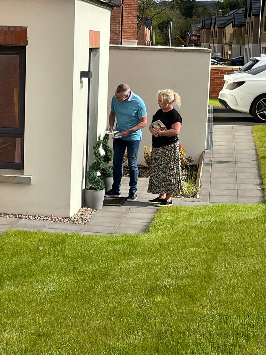 DeclanKearneySF's tweet photo. This evening in #Millbridge & #Cottonmount we listened to local peoples’ anger about their cost of living pressures & the blocking of our power sharing Executive.
They want positive political leadership.
.@MaighreadNiChon is committed to make politics work
#WorkingForAll https://t.co/Gc7bdyZGv8