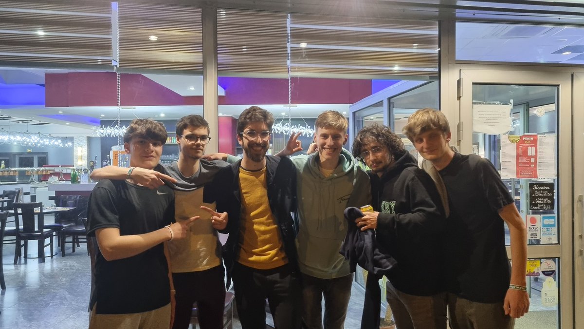 Ahrityr's tweet photo. Clap de fin pour l'incroyable week-end au @ThononGameFest 🎬

Que de belles rencontres, retrouvailles et d'émotions à travers les différentes LAN 😍

Je reviens avec une certitude : Les commus esport @BrawlStars et @ClashRoyale sont incroyables 😍

Attention je tente de ping tous les bg sur les 4 photos (dans l'ordre) : 
@graphyxmobile @Claww_bs @Yokoo_bs @Kaypix_ @KeapsOrigins @CoCo69_BS @Augu_FR @Toinoumc1 @IkecartoonTSS @TartanosBS @Nyxlo_BS @Safeship_bs 

Mention spéciale à la team @EclipsarTeam pour sa victoire de la LAN BS

Et enfin mention spéciale à mes acolytes du stream : @PiouPiouLover et @graphyxmobile