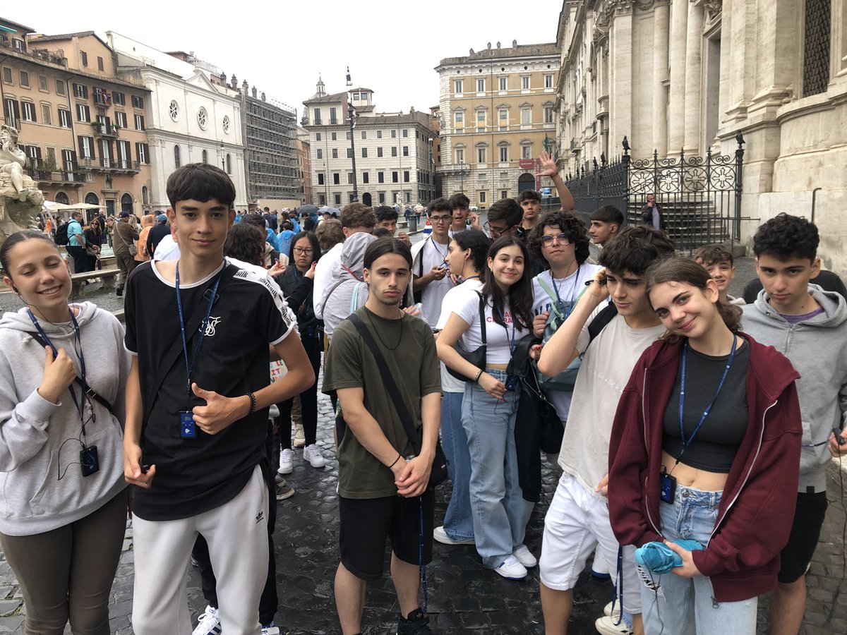 INSdeSales's tweet photo. Iniciada l’aventura #Roma23 , avui un primer contacte amb la ciutat visitant la Plaça Navona, el Panteó, la Fontana de Trevi i la Plaça Espanya!! Tota una caminada https://t.co/HvFeRqKJj2