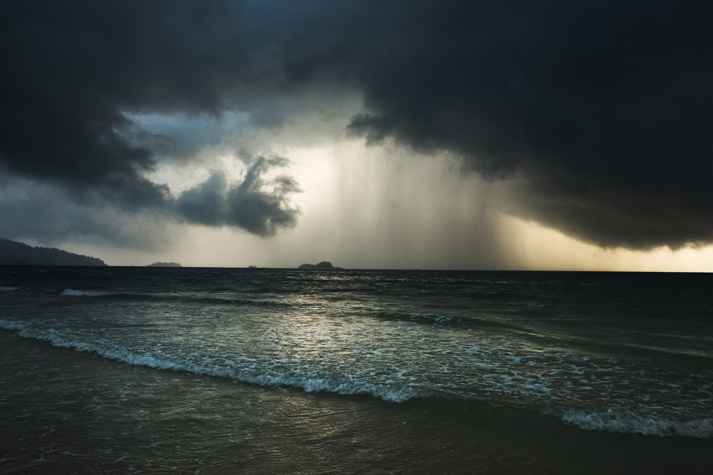 Is your #Oahu restaurant prepared for unpredictable weather? Check out our #blog for tips on how to make your business storm ready! dusttexhonolulu.com/2020/09/09/con…