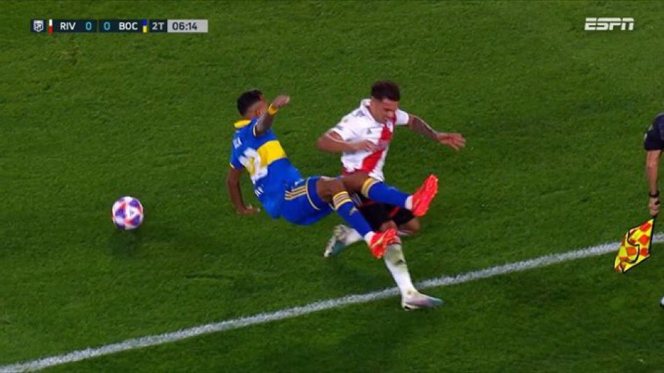 _JugadorNro12's tweet photo. "River ganó a lo River" https://t.co/SARbcALKqF