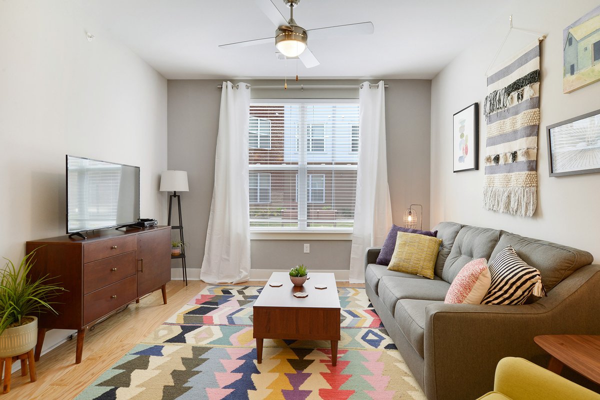 RiverHouseBR's tweet photo. Looking for a new place to call home in Baton Rouge? Come check out River House! Our luxury apartments are perfectly located less than 1 mile from downtown and LSU. https://t.co/MnQkz15nS3 https://t.co/fuzvzrjZbc