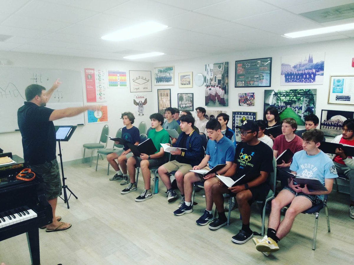 Rehearsal with the composer! 2G getting ready to sing 'Lullaby' by Shawn Crouch at our Spring Concert this Saturday!
7pm at the Sunshine Cathedral
eventbrite.com/e/another-open…
