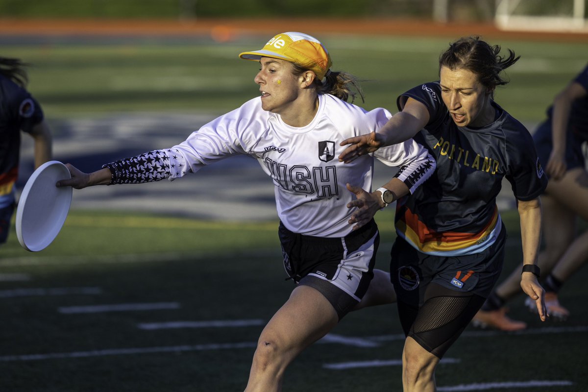 PortlandRising's tweet photo. Highlights from a hard-fought game against @DCShadowUlti Saturday 💪 We love playing in front of our fans on our home turf! Thanks for the support 🫶🌅 

📷: Mark Lessard

#letsRISE #premierultimateleague #ultimatefrisbee #mainesports #sportsphotography #proultimate https://t.co/pby0cKQVH1