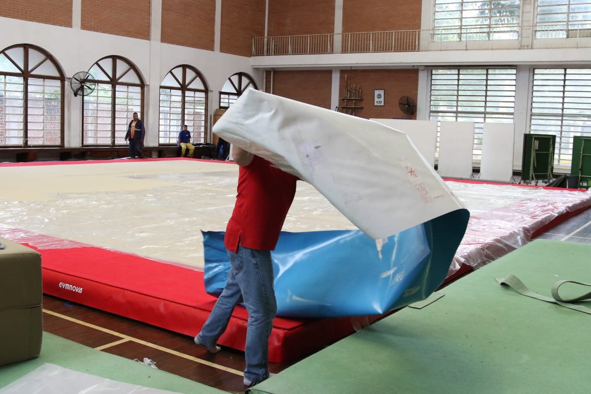 AsuncionMuni's tweet photo. ¡Nuevos equipos de gimnasia artística para el CPJ!🤩

Mediante una cooperación entre la Embajada de Japón y el @CPJ_Asu, adquirimos nuevos equipos que ya fueron instalados en el gimnasio, donde niños y niñas, desde los 4 años, aprenden esta disciplina diariamente 🤸🏻‍♀️🤸🏻‍♂️ https://t.co/nW8YtIsKQA