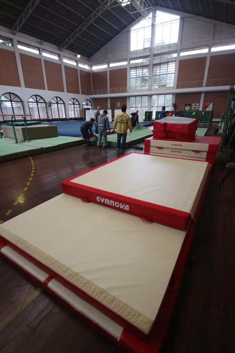 AsuncionMuni's tweet photo. ¡Nuevos equipos de gimnasia artística para el CPJ!🤩

Mediante una cooperación entre la Embajada de Japón y el @CPJ_Asu, adquirimos nuevos equipos que ya fueron instalados en el gimnasio, donde niños y niñas, desde los 4 años, aprenden esta disciplina diariamente 🤸🏻‍♀️🤸🏻‍♂️ https://t.co/nW8YtIsKQA