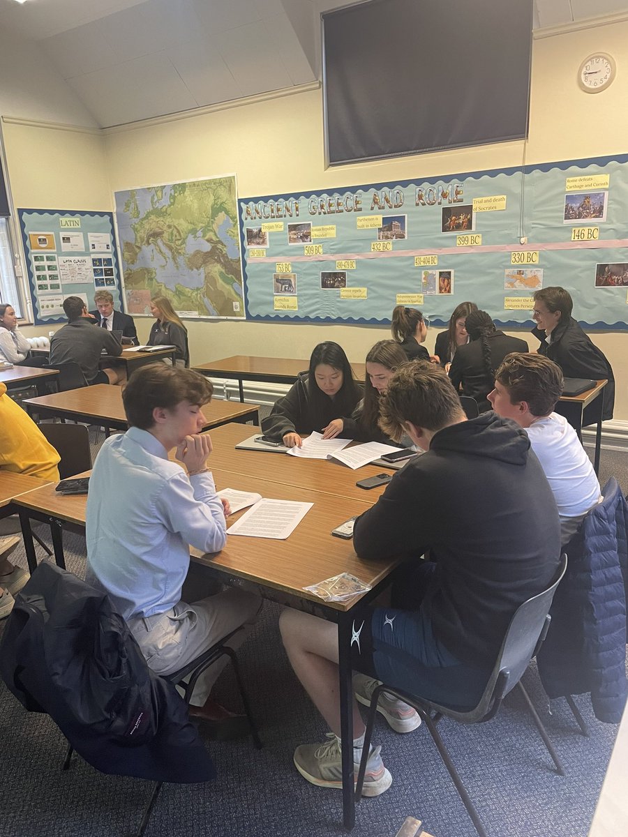 Great session this evening assessing the impact of ChatGPT on academic work, both positive and negative, including seeing if they could spot essays written by AI! #FelstedInspires