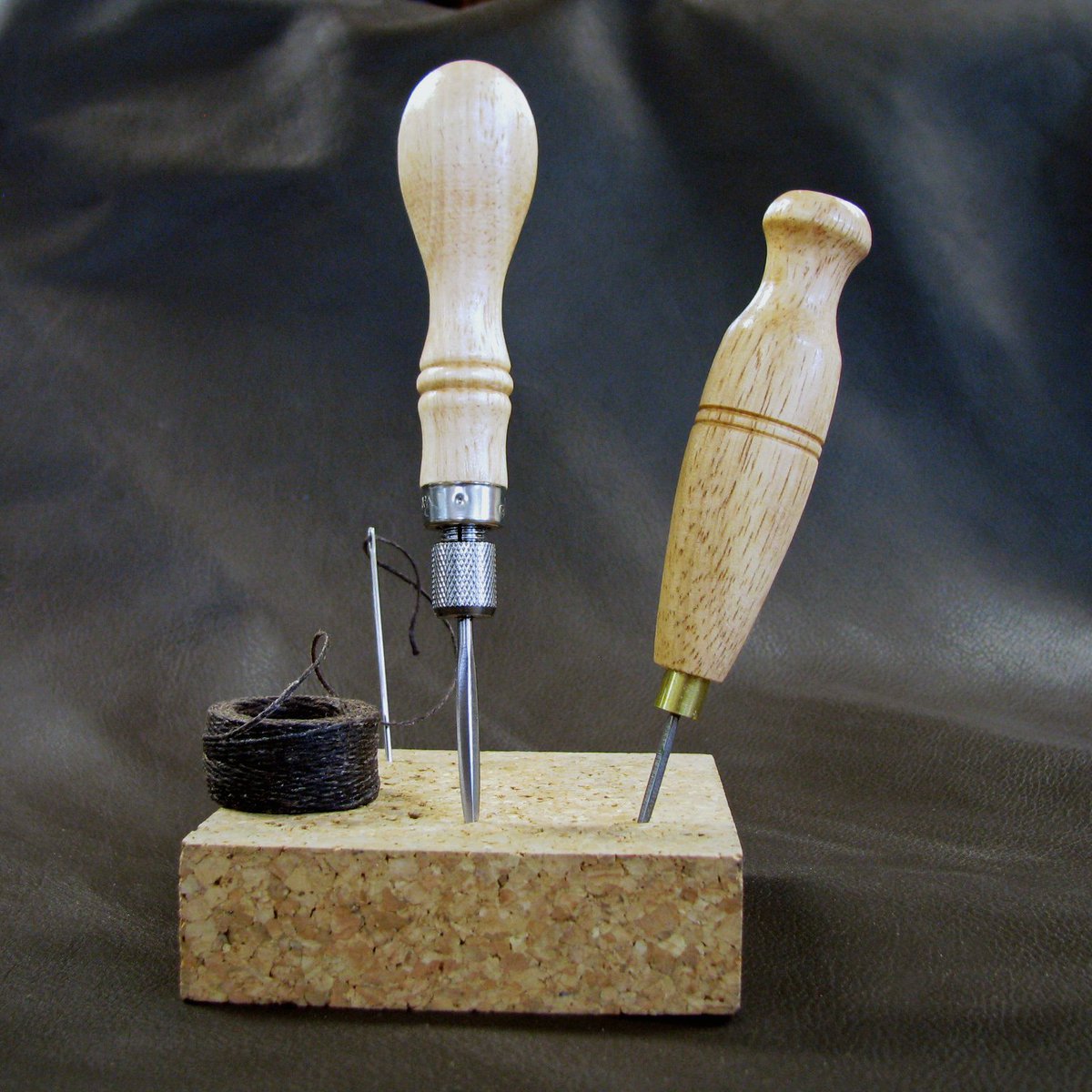 Leathersmithdes's tweet image. Leather awls and sewing supplies stocked for leathercrafters at leathersmithdesigns.com/sewing-lacing-…  Other leather sewing tools: groovers, space markers, overstitchers &amp;amp; creasers. #HarnessNeedles and #WaxedThread #LeatherAwls #leathercraft #LeatherTools #SewingTools #SewingToolsForLeather