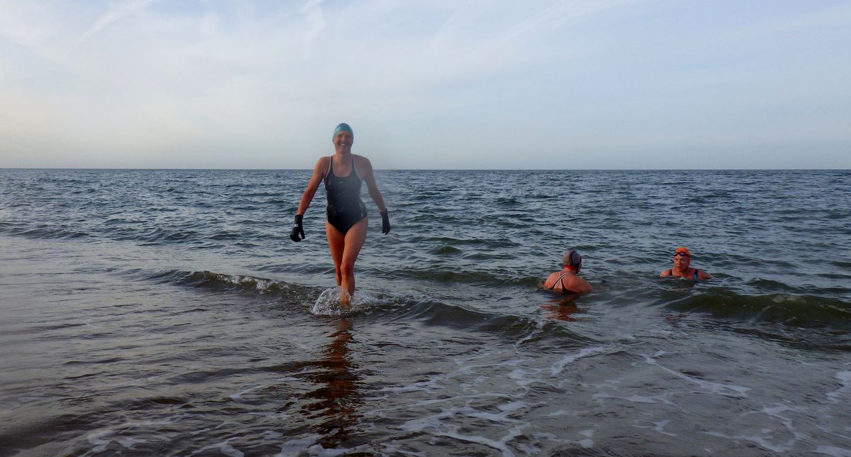 Ravilious's tweet photo. A choppy challenge for day eight https://t.co/QUpA0cLlG4 @purplepuffin @stwilfridstweet #seaford #seaswimming #dryrobeterritory #coldwater #wildswimming #sussex https://t.co/jSeDgC30Cl