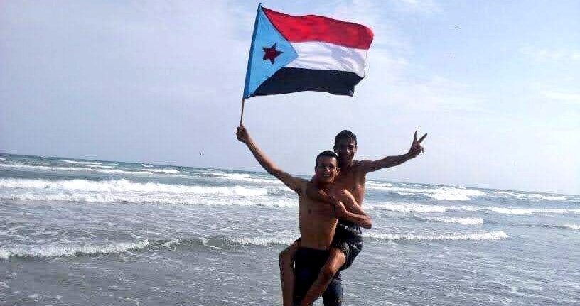 نتتذكر السنوات الصعبه ونحن نشاهد لحظات الانتصار الجنوبي باصطفاف شعبي  وميثاق شرف
وأساس دولة تنسج من العاصمة عدن لم نتهاون يوماً او نغير في المبدأ  سعادتنا لا توصف والحمد لله من قبل ومن بعد 🎉
#الجنوب_يرسم_مستقبله