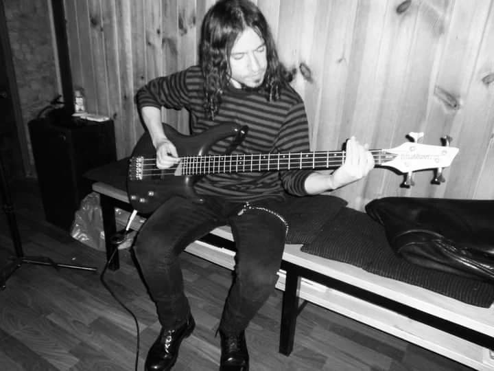 elkoper's tweet photo. Deja que llegue la primavera y así me paso la vida entera.

#spring #may #2023 #emparedado #rocktransgresivo #robeiniesta #extremoduro #trovadorantisocial #elkoper #bass #bassman #letsgo #madrid https://t.co/0WtLNW9Ryd