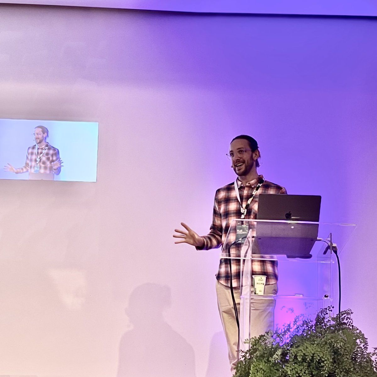 Last week at #outlier2023, @Data_Design_ie shared his interesting experiments around mapping out systems. His experiments started from automatically injecting system maps from Miro to identify nodes &amp; links so that they can be analysed and visualised to then take action.