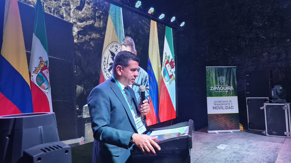 MovilidadCundi's tweet photo. Hoy el sec @JorgeMovilidad asistió al 1er Congreso por la Seguridad Vial organizado por @AlcaldiaDeZipa donde realizó la ponencia de ^Cundinamarca hacia una movilidad sostenible^ https://t.co/Lwj9Me9MUz