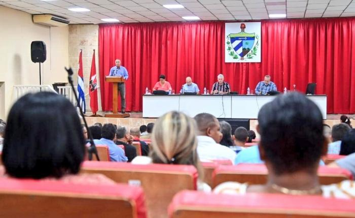 La máxima dirección del país inició por #Artemisa un recorrido que  abarcará todas las provincias 🇨🇺, con el objetivo de chequear los  compromisos contraídos en el mes de enero para enfrentar la actual  situación económica y lograr un mejor año.
#UnaMejorJuventud 
#Cuba #UJC