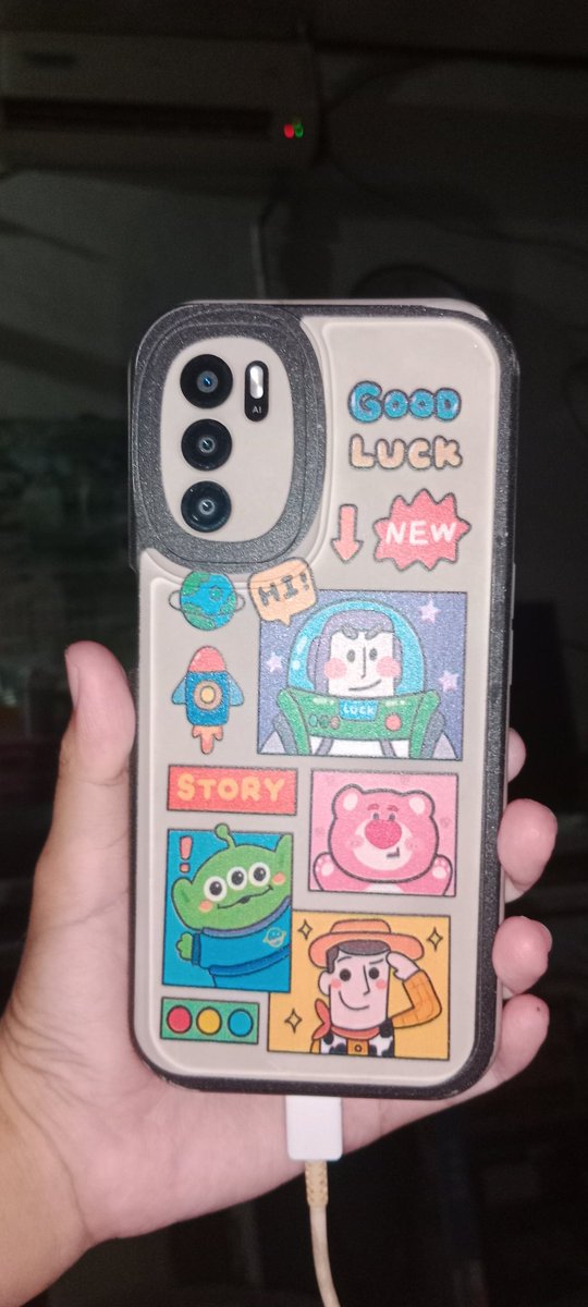 ❗HELP RT❗
papaku pulang kerja nemu hp oppo ini di dekat tempat kerjanya, banyak yang ngechat dan nelfon di hp ini tapi gabisa kami angkat atau balas karena posisinya hp disandi, bagi yang merasa kehilangan boleh banget dm aku, pas di temuin batre hp nya lemah jadi aku charger