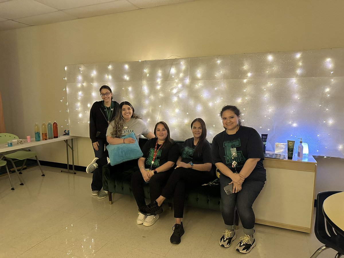 CounselorNat14's tweet photo. Happy Teachers Appreciation Week! Hope you enjoy your Calm Haven! https://t.co/TOcQMLe0QR