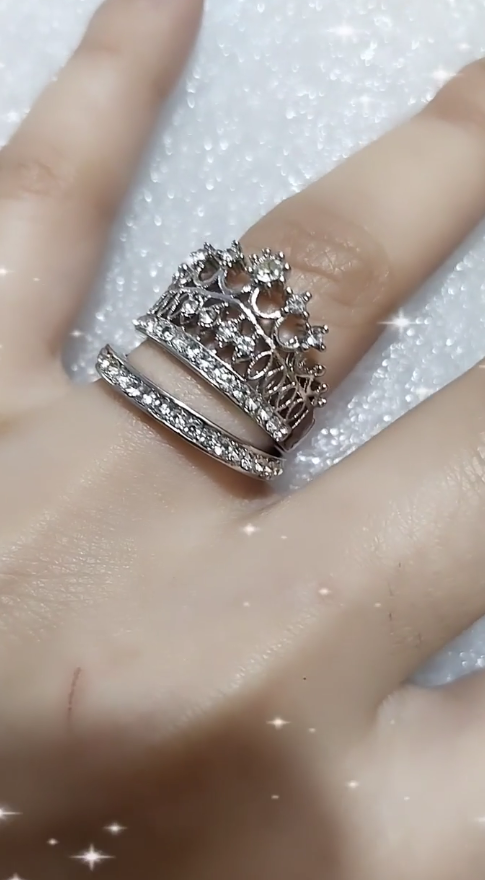 beaute_collect's tweet photo. Crown Ring ♛ 👑
WhatsApp +92 302 1015728

#beauteC #beautecollection #ringsdeal #ring #rings #ringscollection #crownring #ringcollection #jewelryonlineshop #jewellerylovers #harisrauf #shaheen #crownjewel #lahorediamondnecklace #onlineshoppingpakistan #pakistanonlineshopping https://t.co/DhIzQulrLw