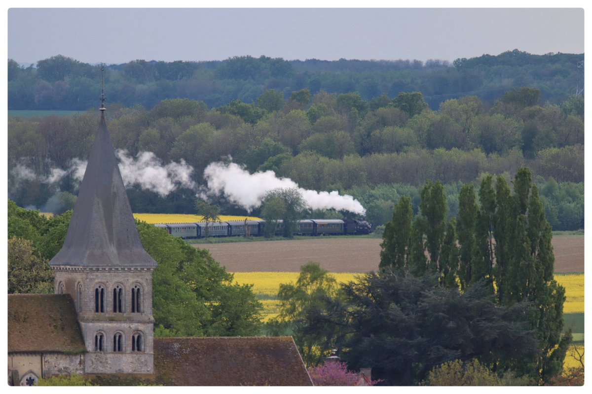 elpitch's tweet photo. Beauchery-Saint-Martin, son église Saint-Pierre de Beauchery classée #MonumentHistorique et la 140 C 27 également classée MH en tête d’un train en provenance de Villiers-Saint-Georges et à destination de Longueville. @ajecta_asso #CITEV #GADEFT https://t.co/GQmHf30iTy