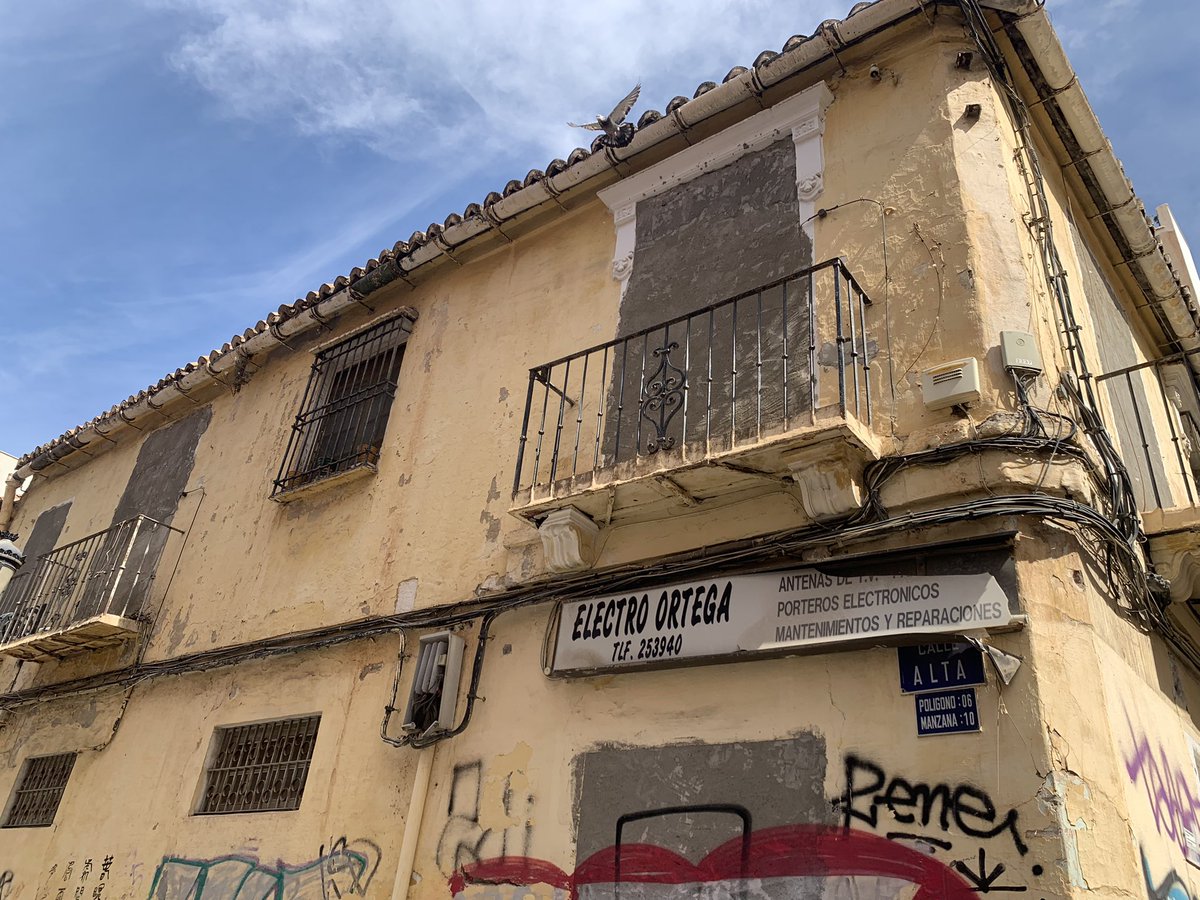 FranzVanPelt's tweet photo. 🏁 ¿Conocías esta calle y su historia famosa? 
Antes de irnos, nos fijamos en la casa que hace esquina con Dos Aceras, de la que ya hablamos en su momento 👇 https://t.co/NFur7VcwV5
