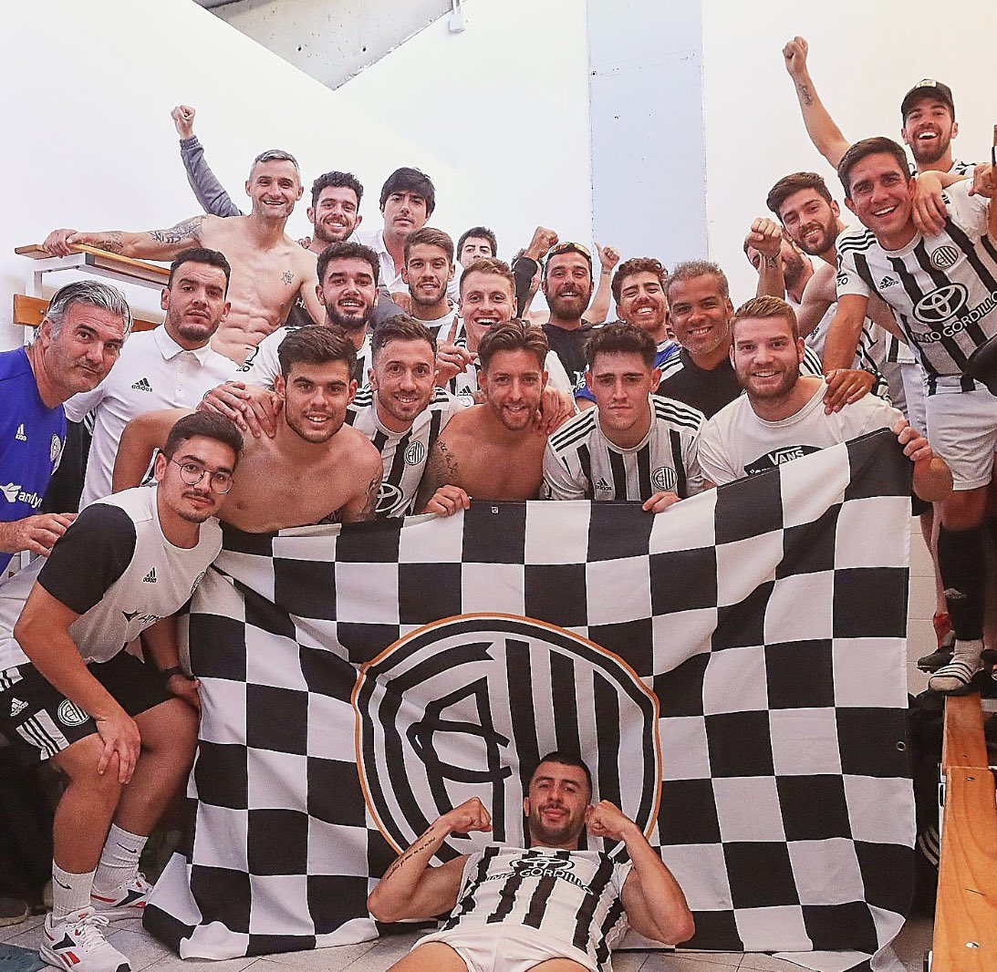 sergiooc1998's tweet photo. Termina otra temporada más, los últimos meses de competición he podido volver a disfrutar de esta pasión . Gracias a mi familia del @ClubAtlCentral por recibirme con los brazos abierto desde el primer minuto. Es tiempo de descansar y recargar pilas para volver a empezar! 🖤⚽️🤍 https://t.co/dsSXm1S72g