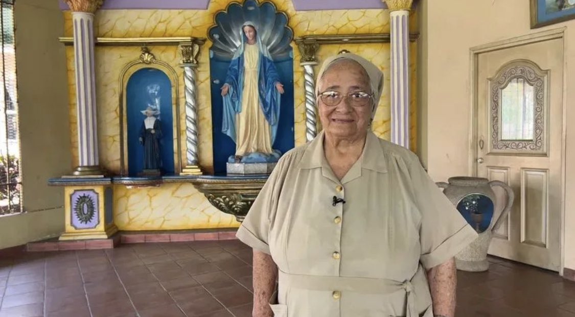 rafazevallos's tweet photo. Descansa en paz Sor Lourdes.  

Gracias por toda una vida de sacrificios, amor y entrega a los niños de nuestro país! 

#PazASuAlma 🙏🏻 https://t.co/GViL1y9ghy