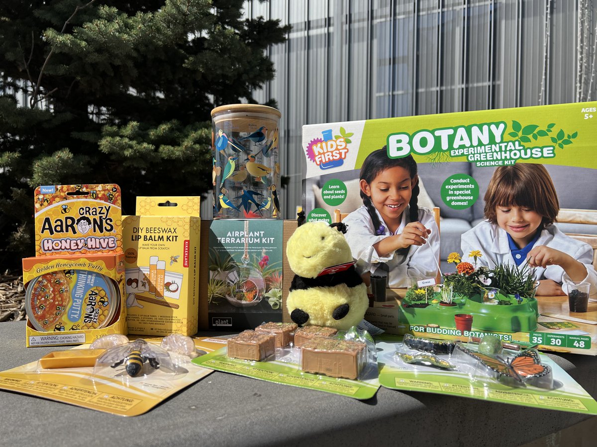 TELUS_Spark's tweet photo. 🐝Spring at Spark is un-bee-lievable!🐝
From May 14-31, visit Spark to learn about the #powerofpollinators & why they are so important to the ecosystem.
🌱 Plant your own #wildflower #seedstarter
🌱 Create your own #pollinator
🌱 Shop the store
+ MORE!
https://t.co/zVDkmAyOjl https://t.co/iYb5Cy3lAY