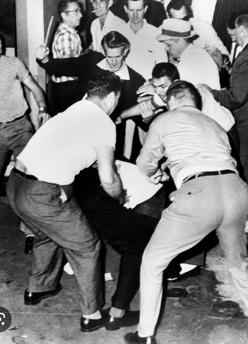 paulinra's tweet photo. @krassenstein "It's not how white men fight." 
Since when!? https://t.co/xK8nKr2YwA