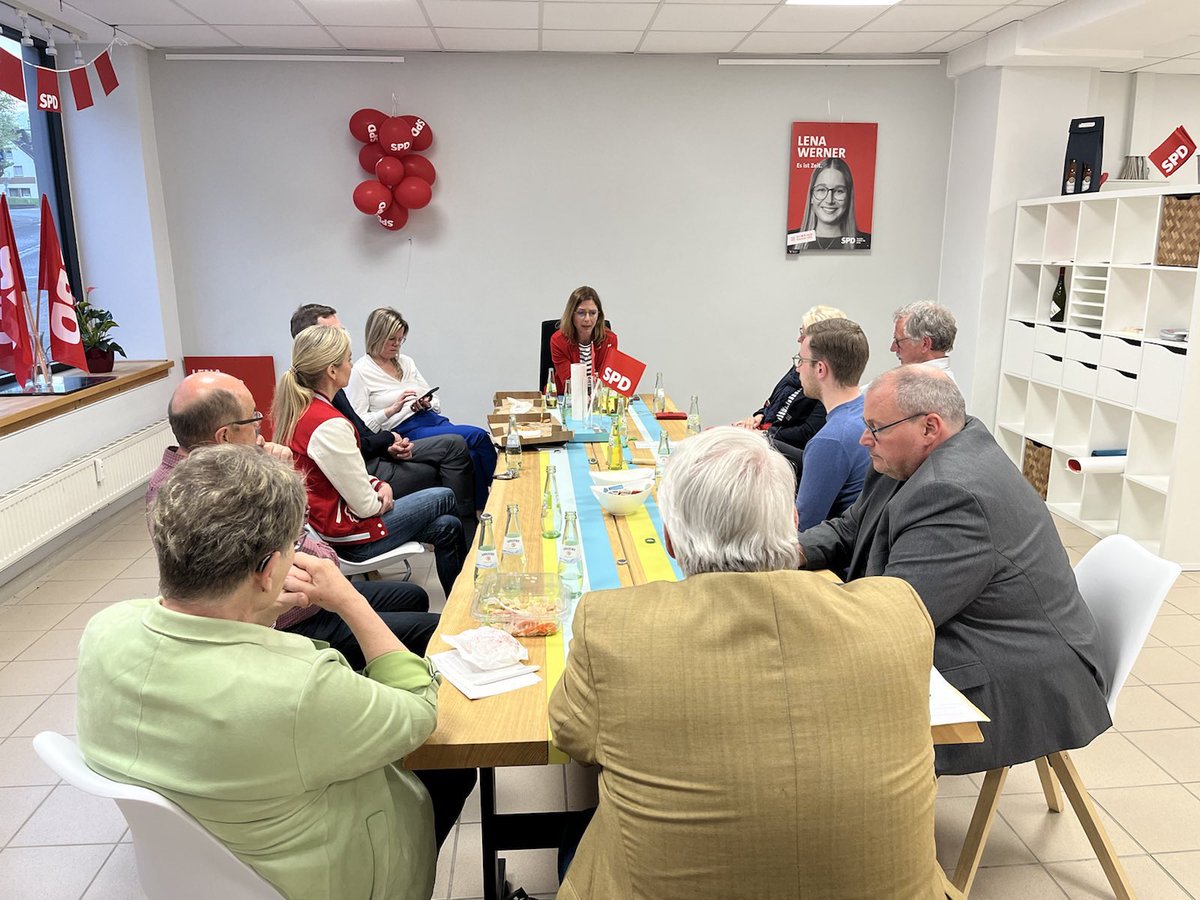 Sabine_Baetzing's tweet photo. Eine tolle #FraktionTrifftFraktion heute Abend in der #Vulkaneifel. Von #Gesundheitsversorgung über #KIPKI bis zu #Grundsteuer und #Katastrophenschutz reichten die Themen. Es wurde viel diskutiert - und vor allem habe ich auch #zugehört. https://t.co/Jmp02rdXHk