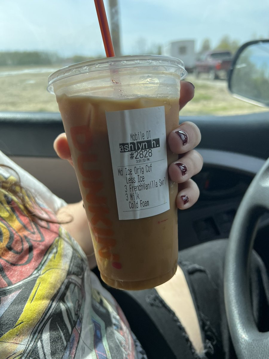sunshineawsten's tweet photo. @dunkindonuts mmm i really love this cold foam so yummy https://t.co/N1SfwtMvCi