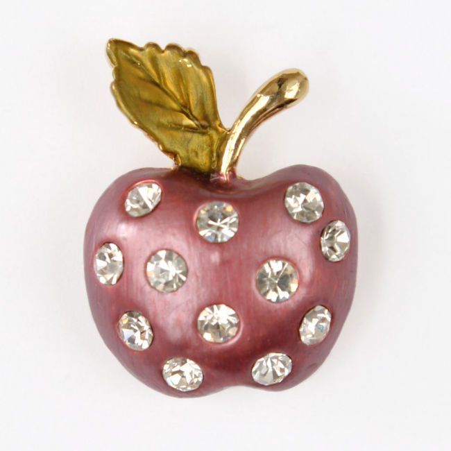 Apple for the teacher? bit.ly/2dGB3Y8  #vintage #brooch #pin #apple #figural #giftforteacher #giftforgraduate