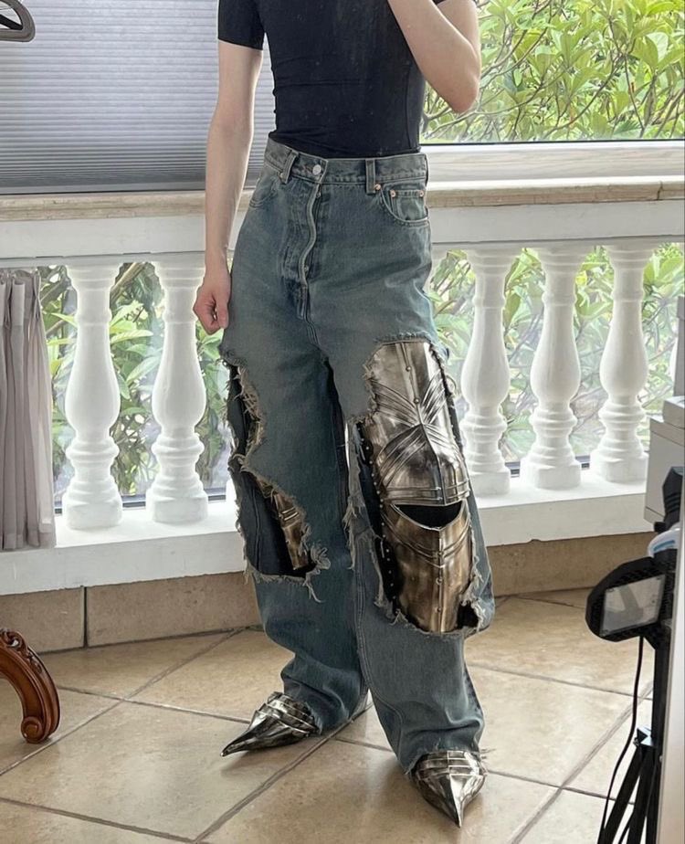 donebysaint's tweet photo. still in love with the balenciaga fall 21 chevalier boots https://t.co/aDy9QMZdeV