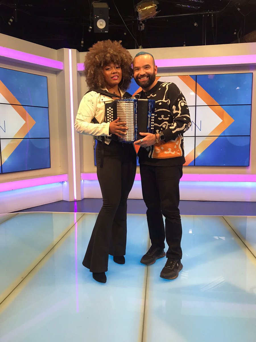 #flashfasion #ntn24 #bogotá #lanzamientomusical #metienesdecabeza