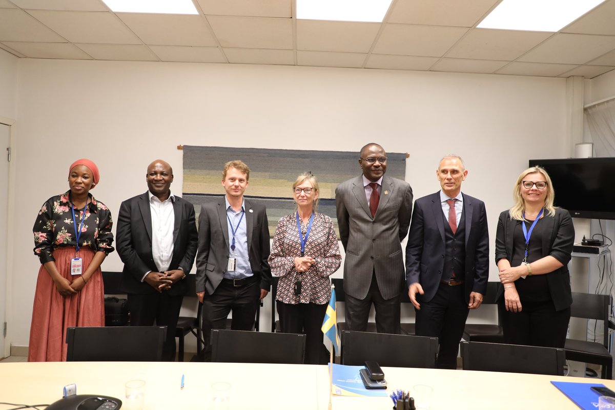 PNUDMALI's tweet photo. Cérémonie de signature à l'Ambassade de la Suède pour le projet conjoint de sécurité climatique entre le @PNUDMali et @oim_mali

L'appui de la Suède 🇸🇪 permettra de renforcer les efforts liés à la mobilité dans le cadre de la sécurité climatique au Mali🇲🇱.

📍Bamako
📅08 mai https://t.co/Hbi0O0ub39