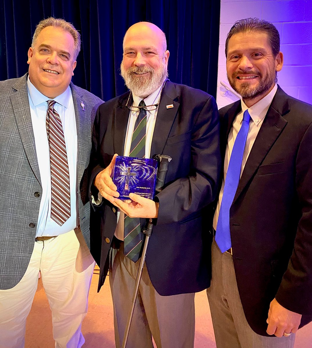 1160AMWMET's tweet photo. Some 230+ guests enjoyed WMET 1160's Fishers of Men Benefit Dinner, including an inspiring and compelling keynote by Fr. Wade Menezes. Pro-life champion Dr. John Bruchalski received the annual award. Visit https://t.co/cy0XMCIynM soon for more images! https://t.co/C0HgdD8KSf