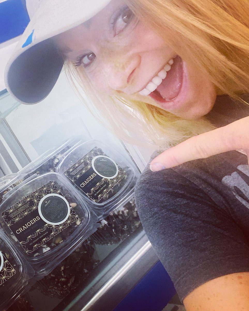 GeorgiaVanC's tweet image. May is mental health awareness month! I just dropped off fresh CRAIGERS to @DiamondBakeryLA on Fairfax all proceeds  support @Active_Minds in their work to help young people on the mental wellness journey! #MentalHealthAwarenessMonth  #mentalhealth #MentalHealthMatters #rockyroad