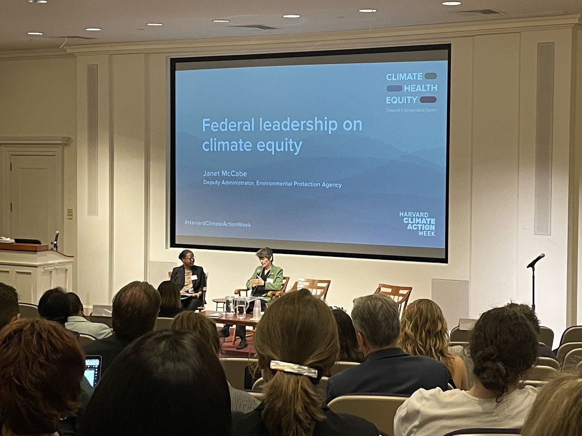 HarvardCCHANGE's tweet photo. Even with all the rhetoric and backlash, industry more and more is looking to work together on #climate issue, says @EPA Deputy Administrator Janet McCabe w/ @TJamesTodd_PhD 

#HarvardClimateActionWeek 
@HarvardChanSPH https://t.co/8rpKwXNVQA