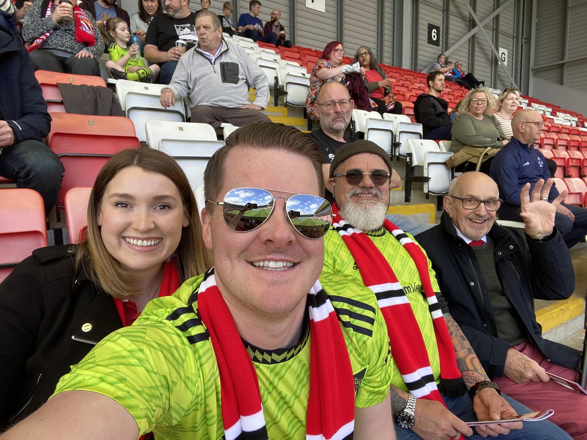 BethanyAmber94's tweet photo. What a great footballing weekend. Not often @liamscottwy, @Gavin_Dimmock and I get to a game all together these days - let alone Saturday AND Sunday.

Fab to see our southern family @OrientSteve72 and @Dan_Coleman98 up North supporting #LOFC too!

@ManUtdWomen @officialbantams https://t.co/M3T5x2tDO9