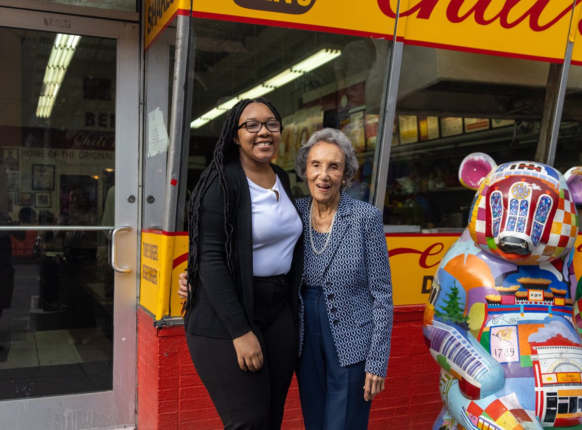 CrittentonGW's tweet image. In our latest Talk With A Teen Girl Ep. on YouTube, @benschilibowl founder Ms. Virginia Ali offers Crittenton girl Zamaya some great advice and shares her story of opening &amp;amp; running one of D.C.’s most famous historic restaurants. 

Watch the episode here: youtu.be/WG2YyaPpv3U
