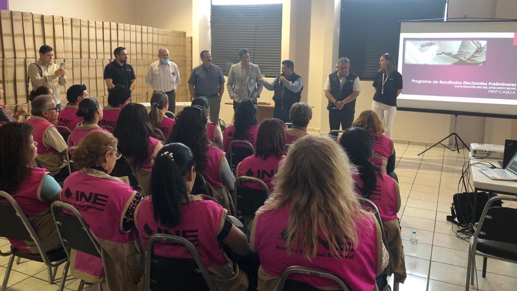 IEC_Coahuila's tweet photo. #IECInforma |
El Consejero Presidente del @IEC_Coahuila, @rodrigo_0378, supervisa la capacitación sobre el PREP y los modelos de Mecanismos de Recolección dirigida a Supervisores y Capacitadores Asistentes Electorales. https://t.co/8Ctrhv12fA