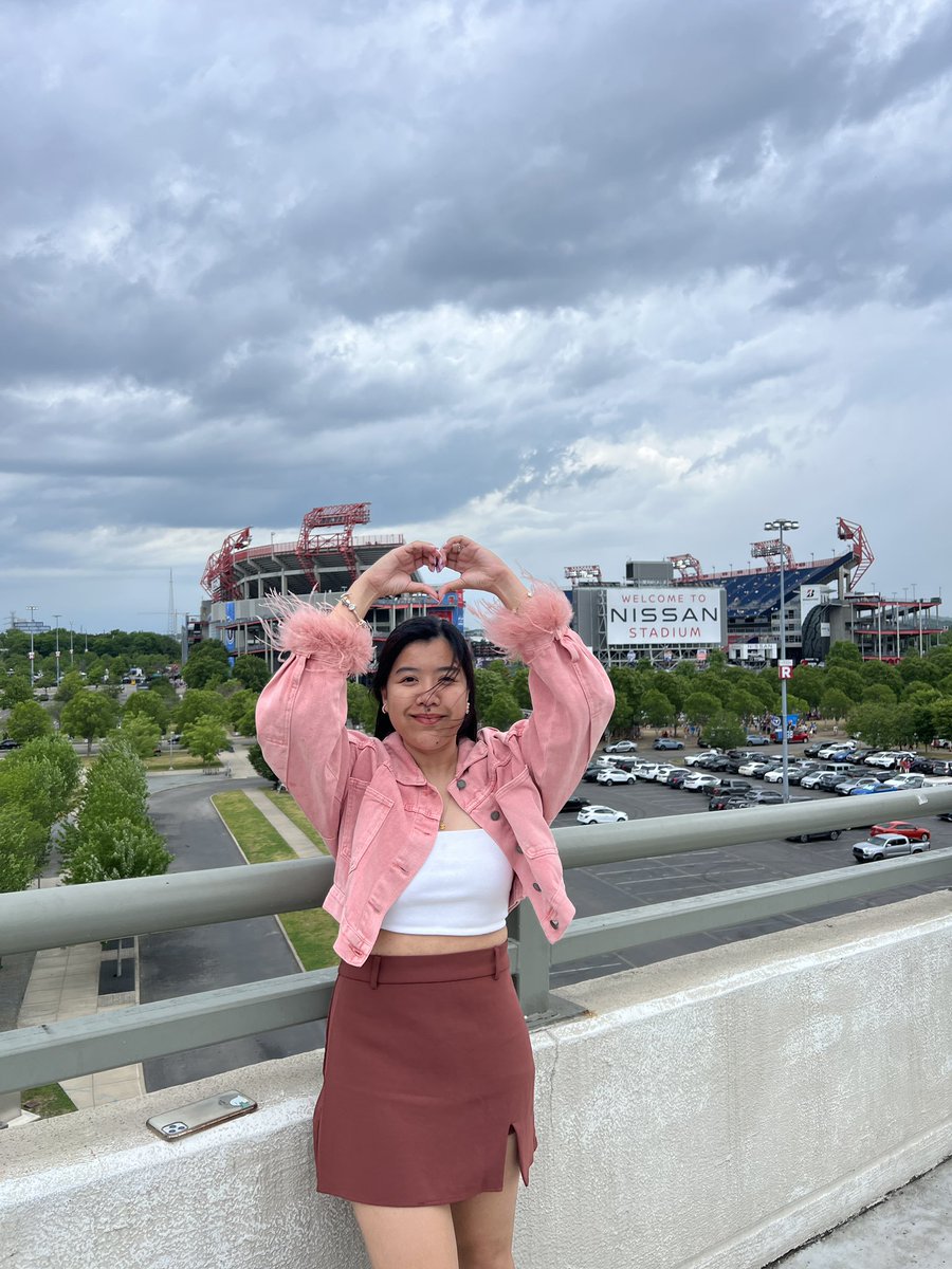 sharenggggg's tweet photo. Living our best lives last night! Thank you Taylor for continuing the show despite the thunderstorm! Rain or shine indeed 🫶 https://t.co/rtCeuOnVcn