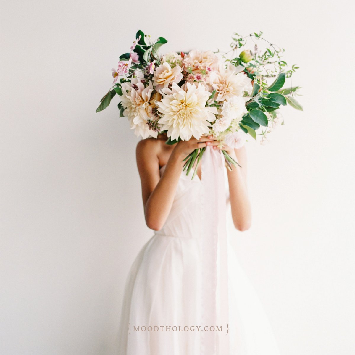 moodthology's tweet photo. Are you a bride-to-be looking for the perfect wedding invitation? Let us help make your special day even more Artistic, Creative, and Lovely! Follow us for more wedding planning ideas! 💐 👰⁠
⁠
https://t.co/kRqoIfVjQd

#luxurywedding #weddinginvitations https://t.co/4SefnFZ72U