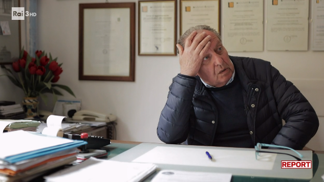 reportrai3's tweet photo. La vivandiera Lorena Lanceri, moglie di Emanuele Bonafede, per oltre vent'anni ha collaborato con lo studio dell'architetto Stefano Tramonte, che fa parte del Pd Locale e che oggi è assessore ai lavori pubblici del comune di Campobello #Report https://t.co/T8L66EyjVq